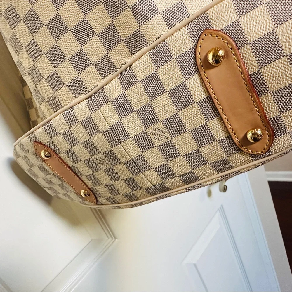 Stylish Damier Asur Checkered Shoulder Bag - Picture 15 of 16